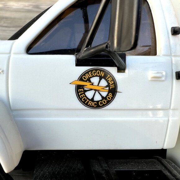 11" DG PRODUCTIONS -1995-1-1 Oregon Trail Electric Co-op Utility Bucket Truck - Picture 11 of 16